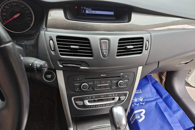 Used Renault Latitude 2015 2.0L CVT Fashion Edition Audio And AC Panel
