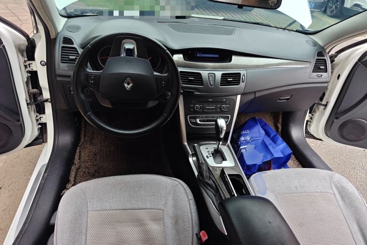 Used Renault Latitude 2015 2.0L CVT Fashion Edition Center Console