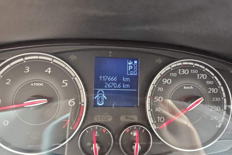 Used Renault Latitude 2015 2.0L CVT Fashion Edition Odometer Close Up