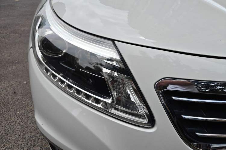 Used Renault Latitude 2015 2.0L CVT Fashion Edition Right Front Headlight