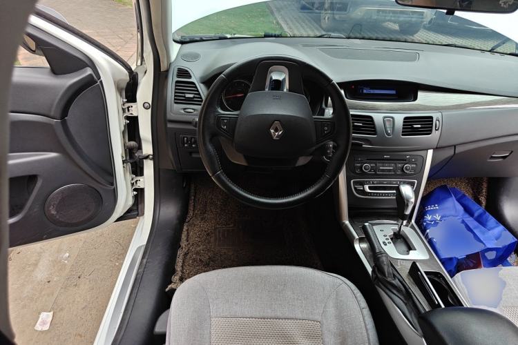 Used Renault Latitude 2015 2.0L CVT Fashion Edition Steering Wheel