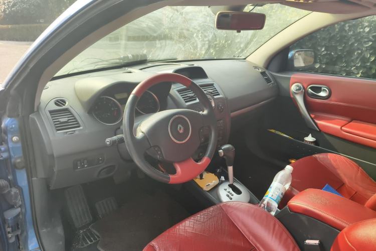 Used Renault Megane 2006 CC 2.0 Center Console