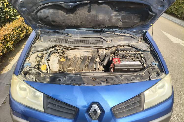 Used Renault Megane 2006 CC 2.0 Engine Bay