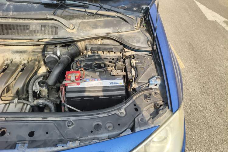 Used Renault Megane 2006 CC 2.0 Engine Bay Left