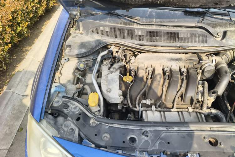 Used Renault Megane 2006 CC 2.0 Engine Bay Right