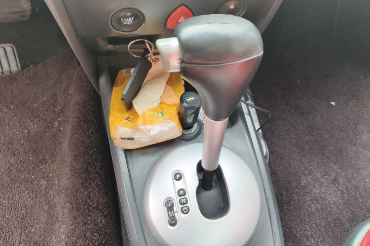 Used Renault Megane 2006 CC 2.0 Gear Lever