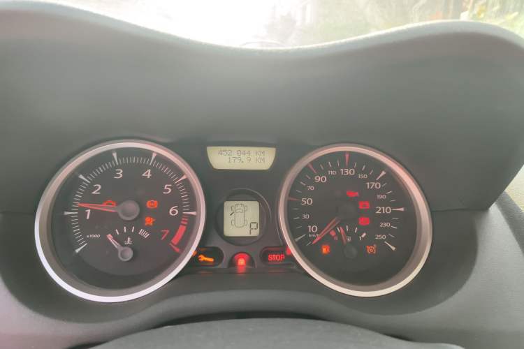 Used Renault Megane 2006 CC 2.0 Odometer Close Up