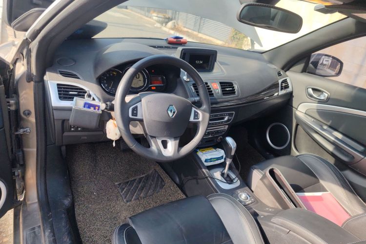 Used Renault Megane 2011 CC 2.0 Fashion Navigation Edition Center Console
