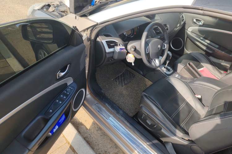 Used Renault Megane 2011 CC 2.0 Fashion Navigation Edition Driver Seat