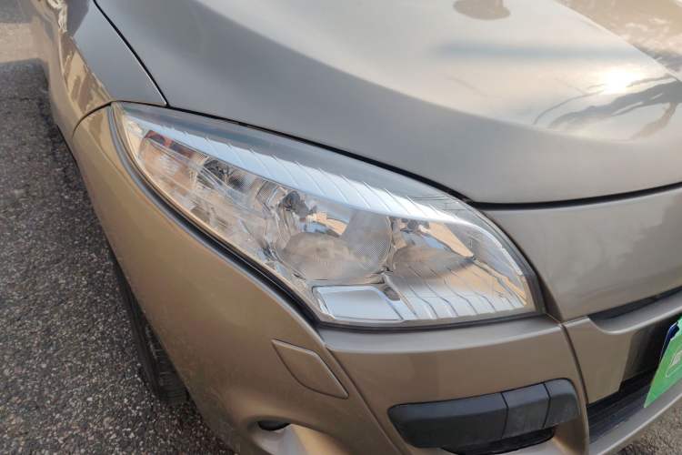 Used Renault Megane 2011 CC 2.0 Fashion Navigation Edition Right Front Headlight