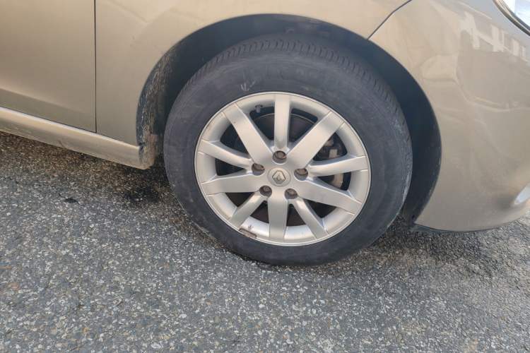 Used Renault Megane 2011 CC 2.0 Fashion Navigation Edition Right Front Wheel Hub