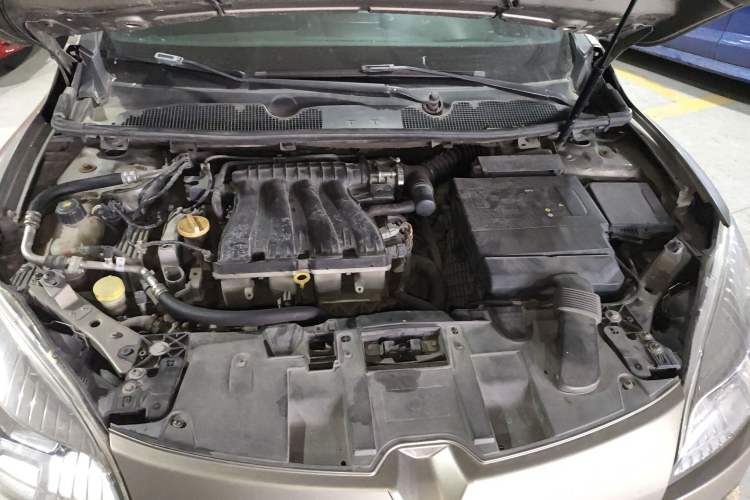 Used Renault Megane 2011 CC 2.0 Fashion Navigation Edition Engine Bay