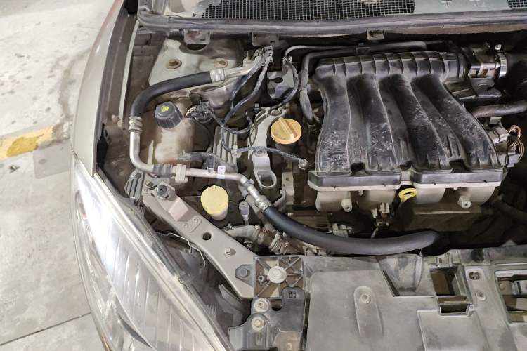 Used Renault Megane 2011 CC 2.0 Fashion Navigation Edition Engine Bay Right