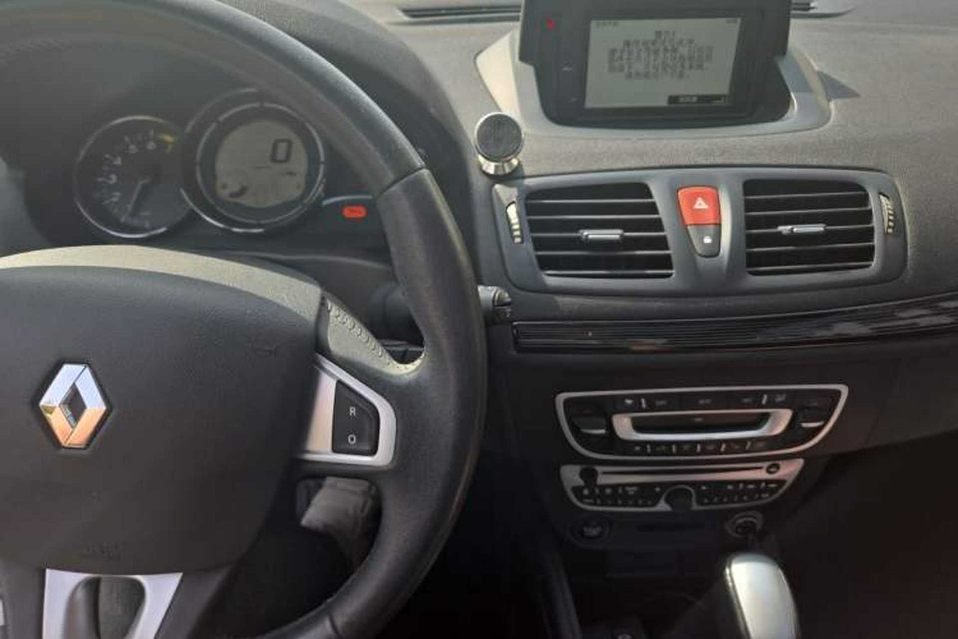 Used Renault Megane 2011 CC 2.0 Fashion Navigation Edition Audio And AC Panel