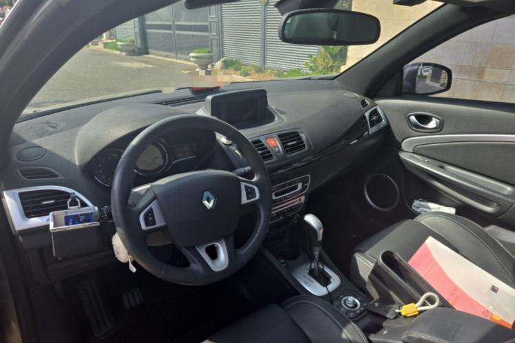 Used Renault Megane 2011 CC 2.0 Fashion Navigation Edition Center Console