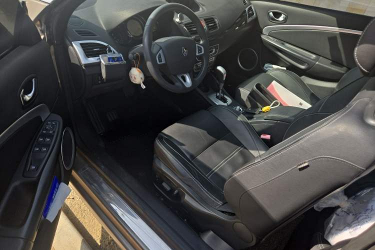 Used Renault Megane 2011 CC 2.0 Fashion Navigation Edition Driver Seat