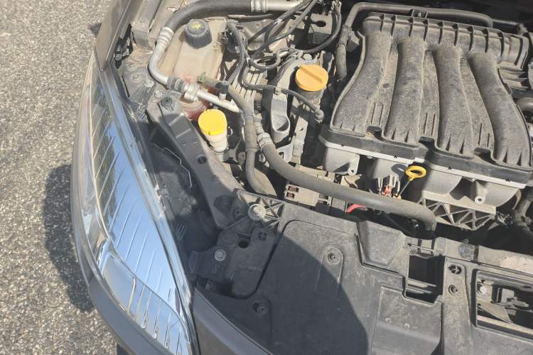 Used Renault Megane 2011 CC 2.0 Fashion Navigation Edition Engine Bay Right