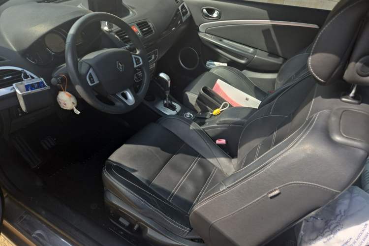 Used Renault Megane 2011 CC 2.0 Fashion Navigation Edition Left Front Seat
