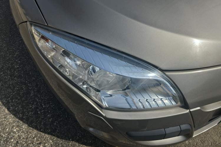 Used Renault Megane 2011 CC 2.0 Fashion Navigation Edition Right Front Headlight