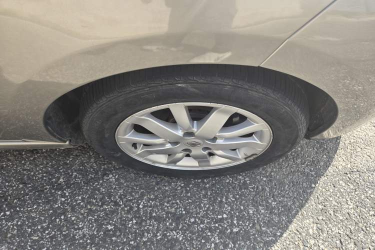 Used Renault Megane 2011 CC 2.0 Fashion Navigation Edition Right Front Wheel Hub