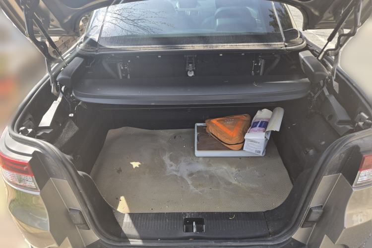 Used Renault Megane 2011 CC 2.0 Fashion Navigation Edition Trunk