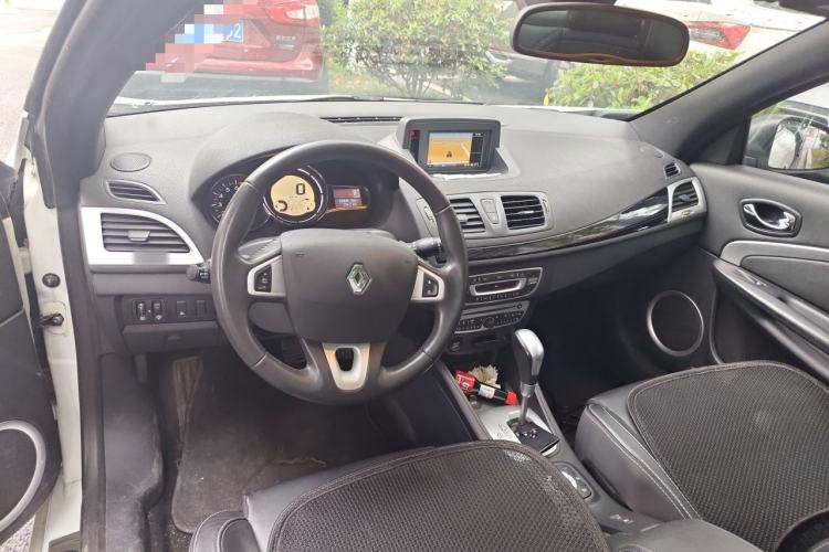 Used Renault Megane 2011 CC 2.0 Fashion Navigation Edition Center Console