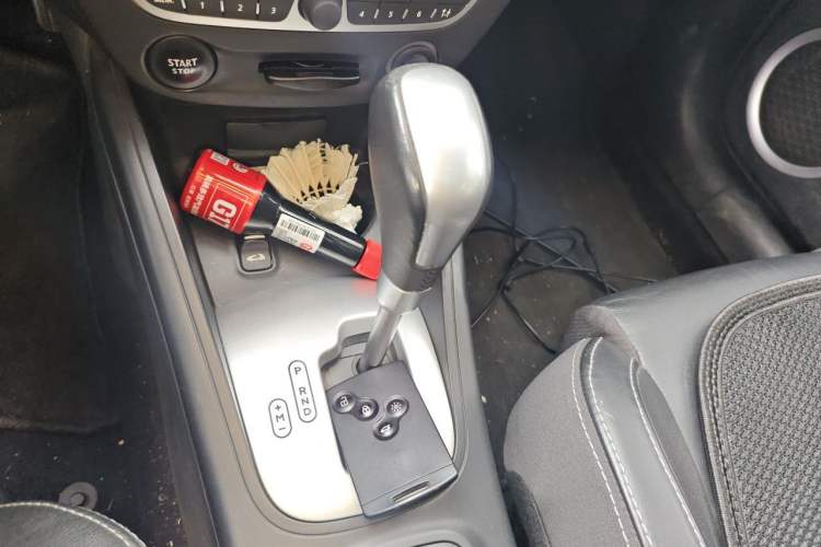 Used Renault Megane 2011 CC 2.0 Fashion Navigation Edition Gear Lever