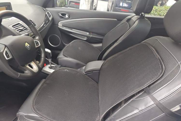 Used Renault Megane 2011 CC 2.0 Fashion Navigation Edition Left Front Seat