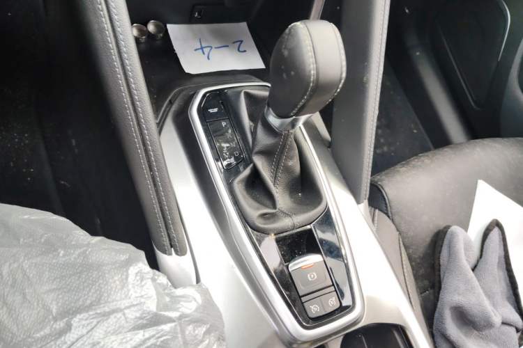 Used Renault QM6 2023 Base Model Gear Lever