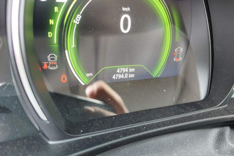 Used Renault QM6 2023 Base Model Odometer Close Up