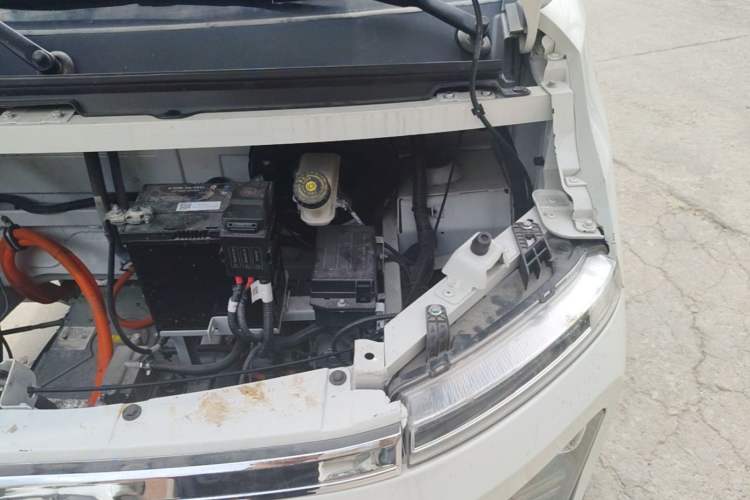 Used Renault QM6  Engine Bay Left