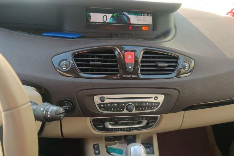 Used Renault Scenic Classic 2011 2.0 Landscape Fashion Edition Audio And AC Panel