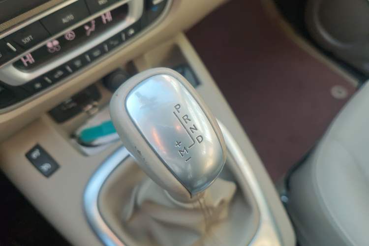 Used Renault Scenic Classic 2011 2.0 Landscape Fashion Edition Gear Lever