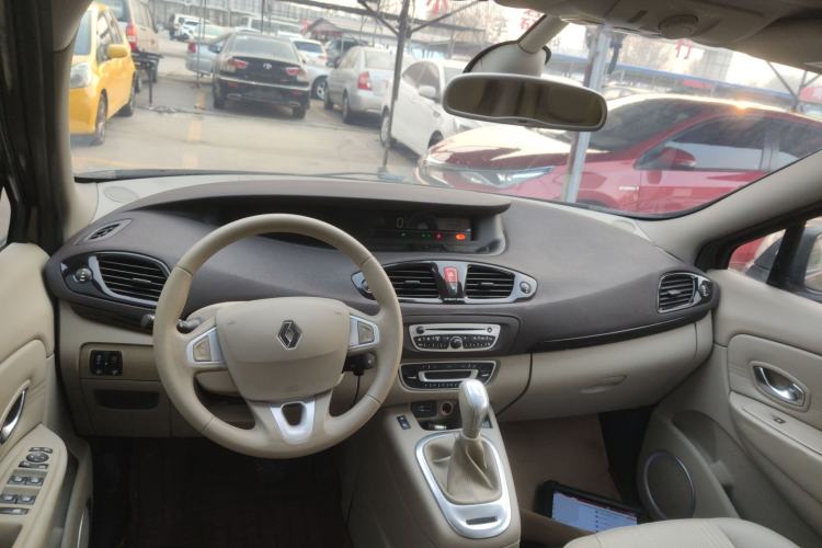 Used Renault Scenic Classic 2011 2.0 Comfort Edition with Scenic Design Center Console