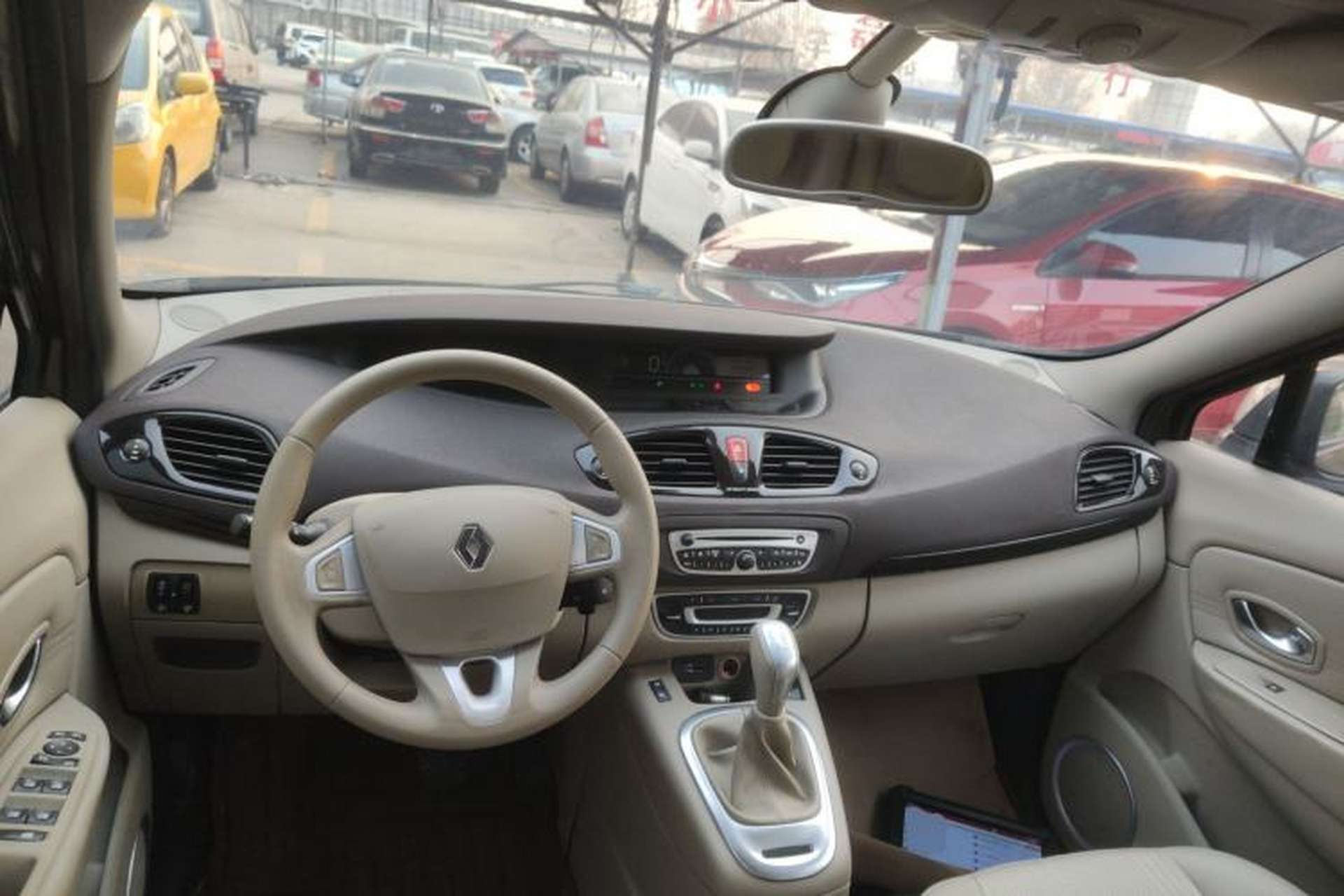 Used Renault Scenic Classic 2011 2.0 Comfort Edition with Scenic Design Center Console