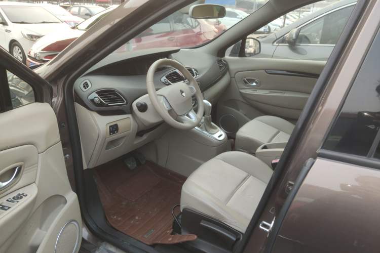 Used Renault Scenic Classic 2011 2.0 Comfort Edition with Scenic Design Driver Seat