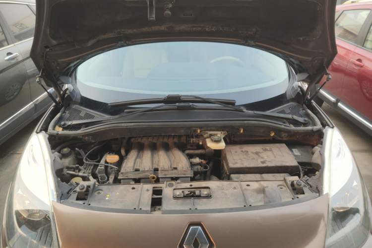 Used Renault Scenic Classic 2011 2.0 Comfort Edition with Scenic Design Engine Bay