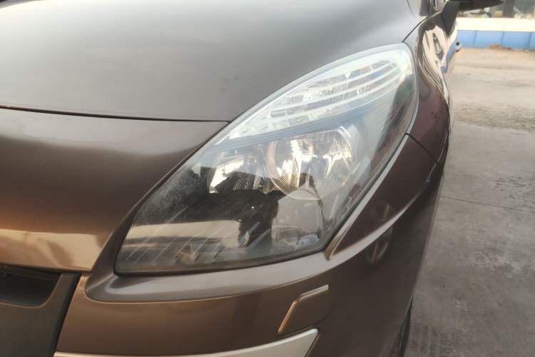 Used Renault Scenic Classic 2011 2.0 Comfort Edition with Scenic Design Left Front Headlight