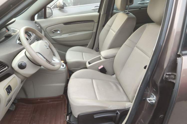 Used Renault Scenic Classic 2011 2.0 Comfort Edition with Scenic Design Left Front Seat