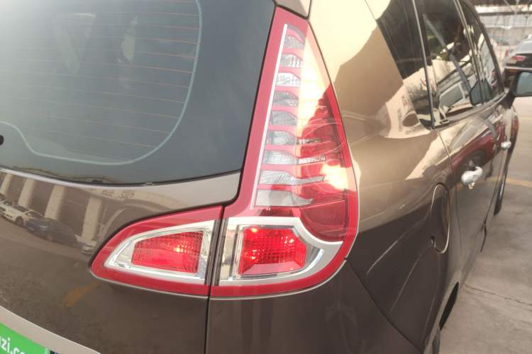 Used Renault Scenic Classic 2011 2.0 Comfort Edition with Scenic Design Right Rear Taillight