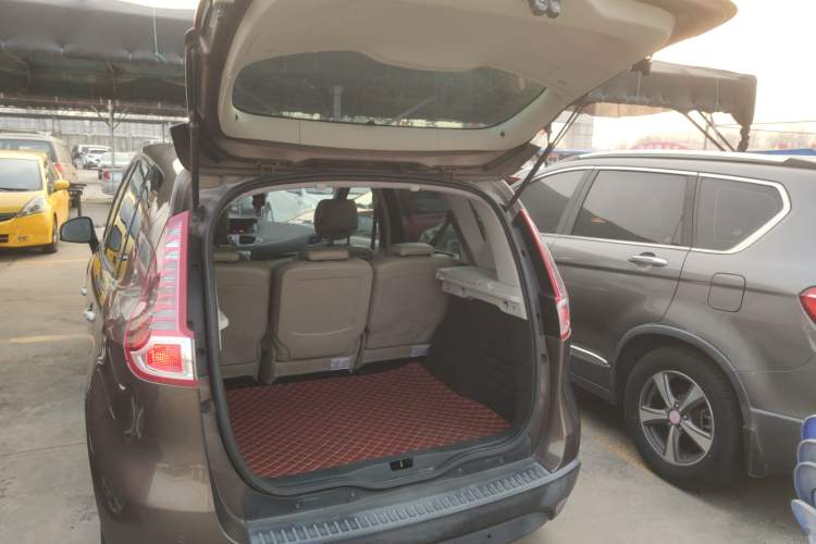 Used Renault Scenic Classic 2011 2.0 Comfort Edition with Scenic Design Trunk