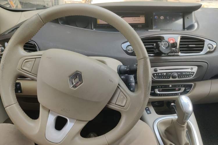 Used Renault Scenic Classic 2011 2.0 Comfort Edition with Scenic Design Center Console