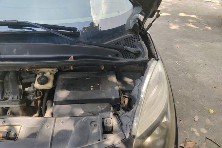 Used Renault Scenic Classic 2011 2.0 Comfort Edition with Scenic Design Engine Bay Left