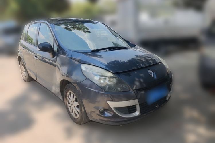 Used Renault Scenic Classic 2011 2.0 Comfort Edition with Scenic Design Front Right 45 Deg