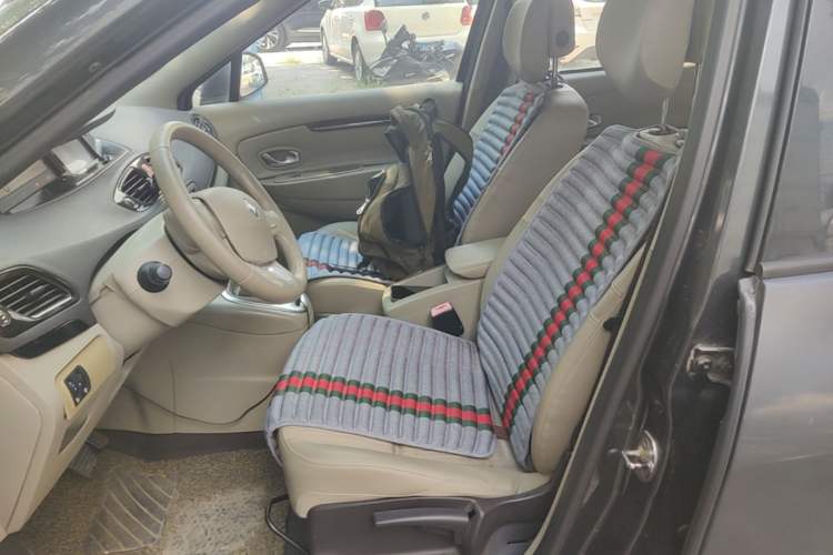 Used Renault Scenic Classic 2011 2.0 Comfort Edition with Scenic Design Left Front Seat