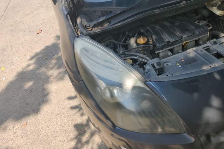 Used Renault Scenic Classic 2011 2.0 Comfort Edition with Scenic Design Right Front Headlight