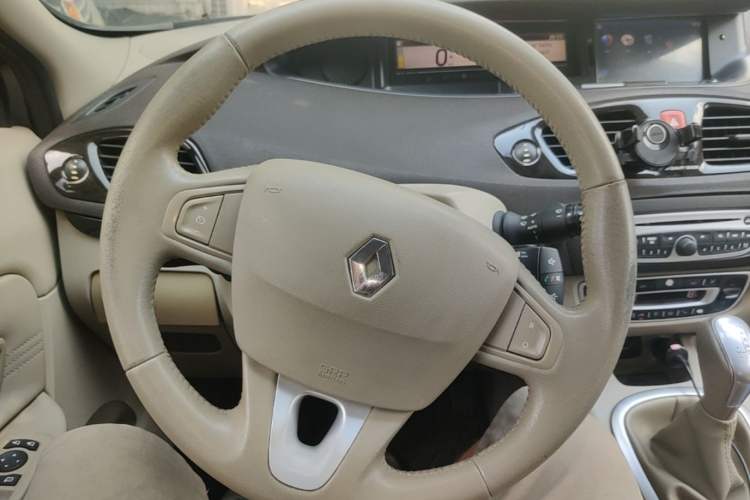 Used Renault Scenic Classic 2011 2.0 Comfort Edition with Scenic Design Steering Wheel