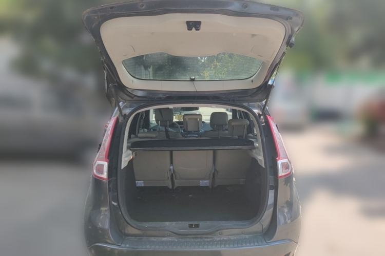 Used Renault Scenic Classic 2011 2.0 Comfort Edition with Scenic Design Trunk
