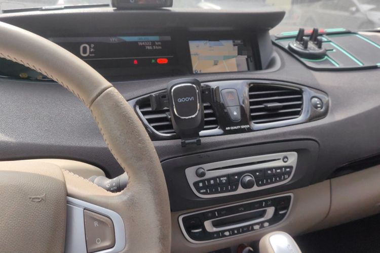 Used Renault Scenic Classic 2011 2.0 Comfort Edition with Scenic Design Audio And AC Panel