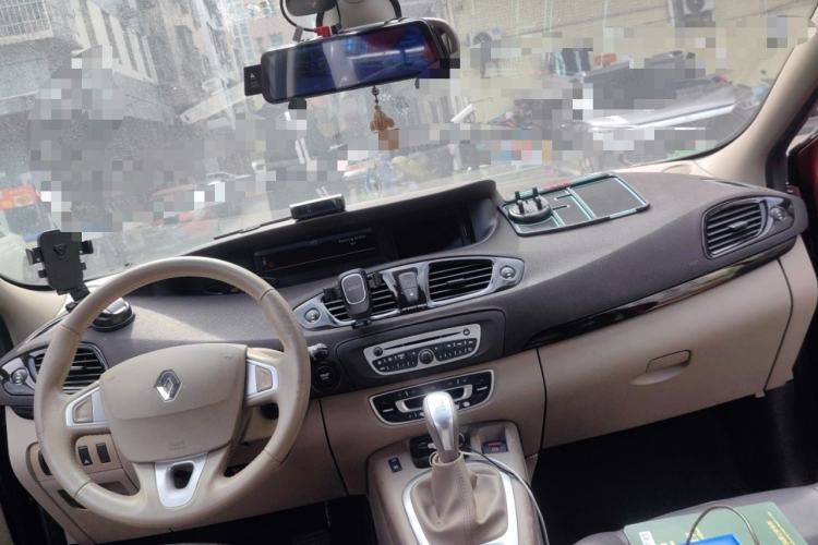 Used Renault Scenic Classic 2011 2.0 Comfort Edition with Scenic Design Center Console
